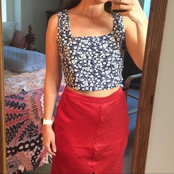 boutique Tops - FLORAL CROP TOP